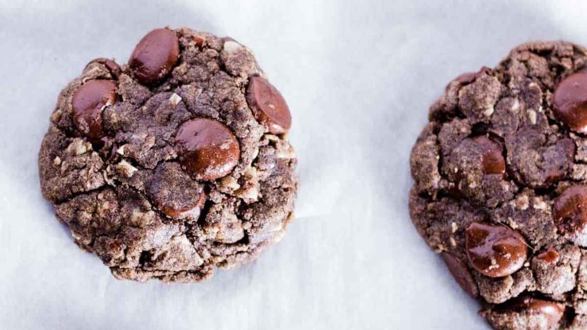 Chocolate Chip Everything Cookie. 