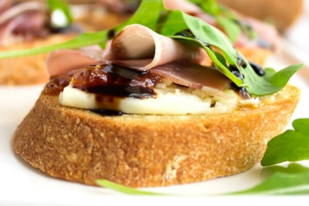 Crostini With Fig Prosciutto