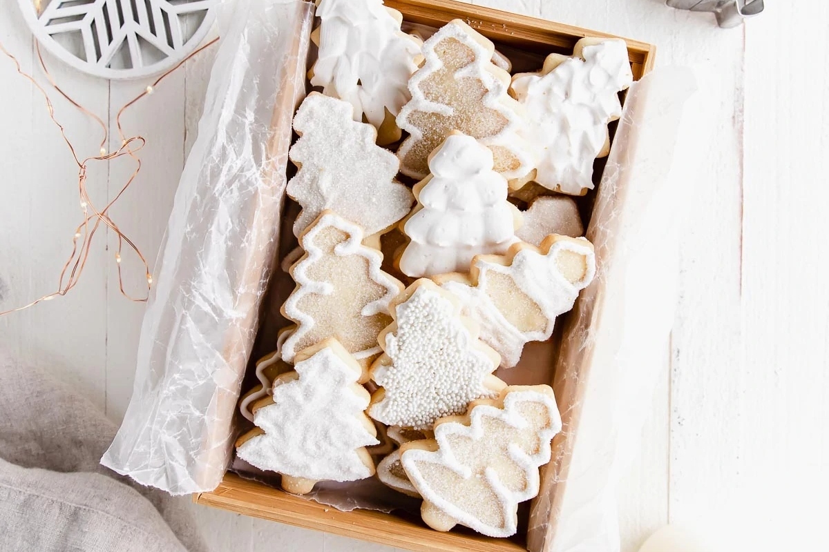 Festive Christmas cookies in a wooden box.