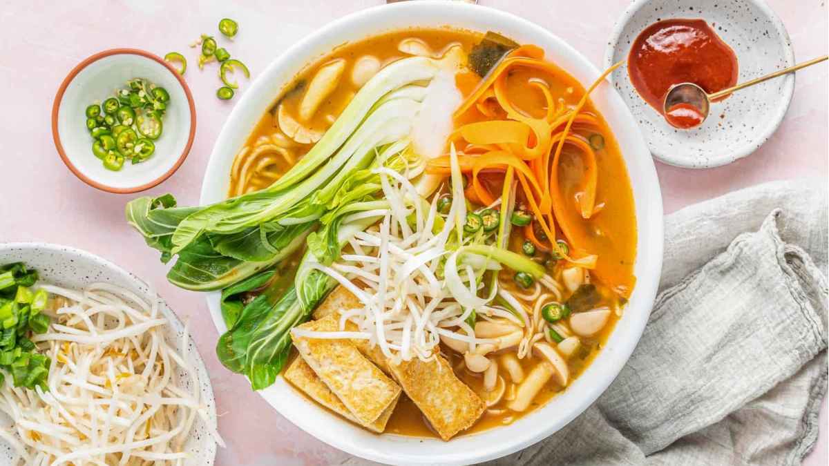 Ramen with vegetables.
