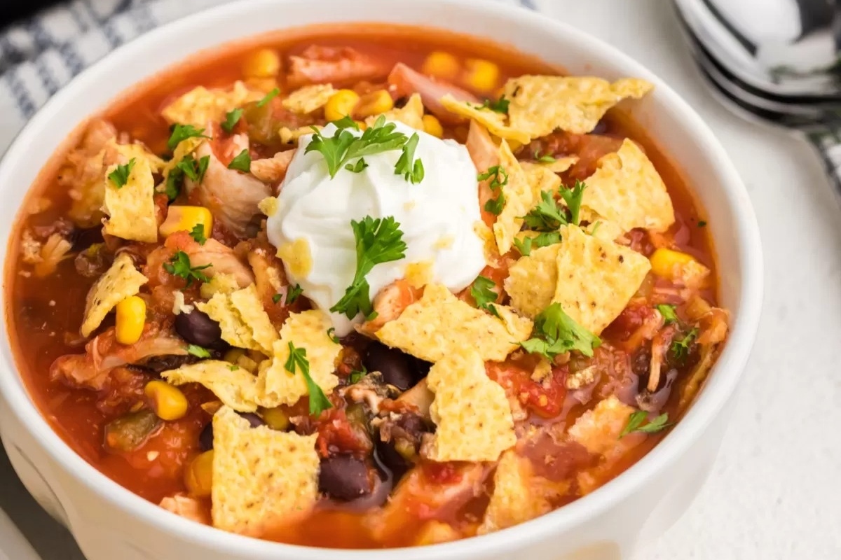 Easy Southwestern Slow Cooker Chicken Tortilla Soup