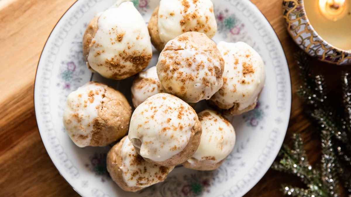 Gingerbread Cookie Protein Bites. 