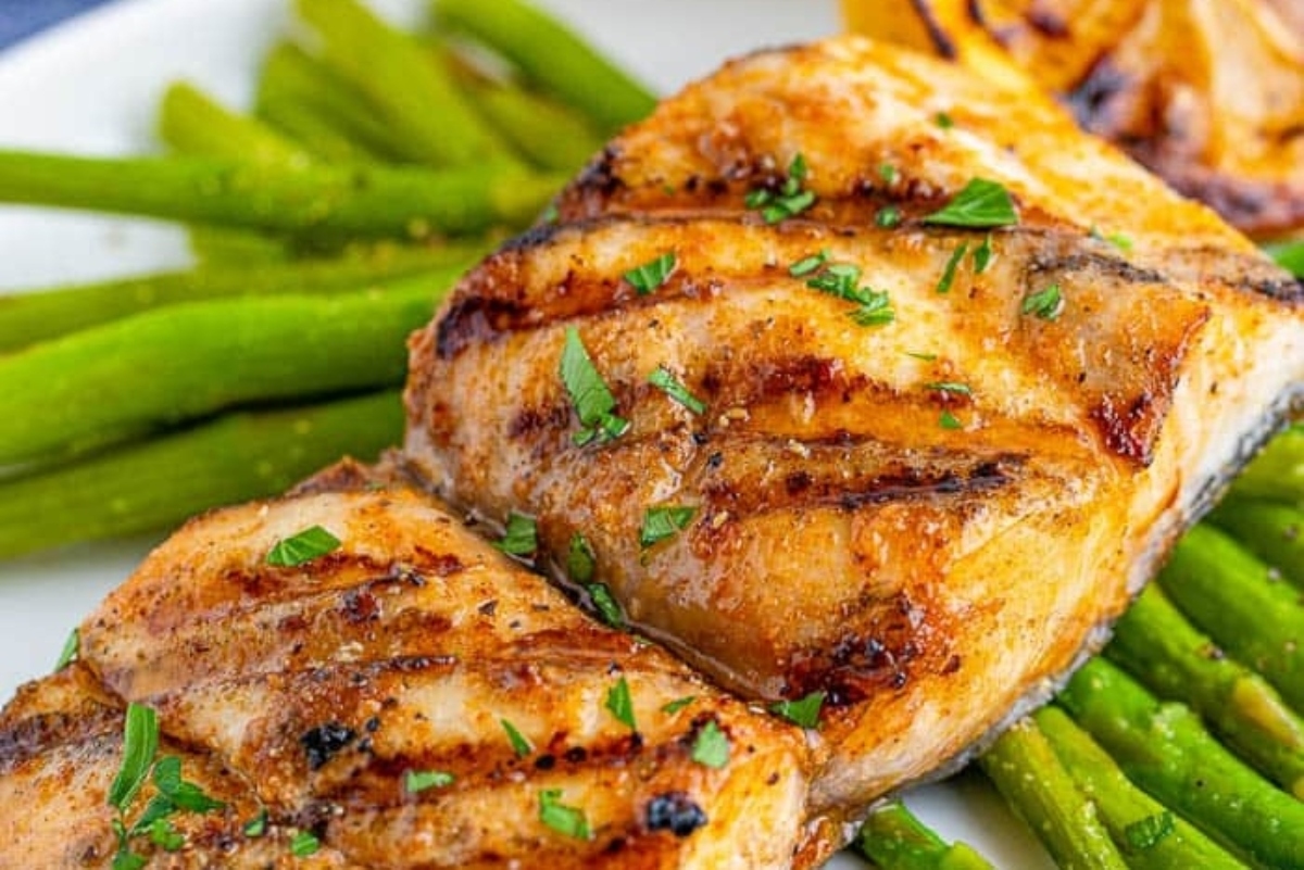 New Year's Eve dinner featuring grilled salmon and green beans on a plate.