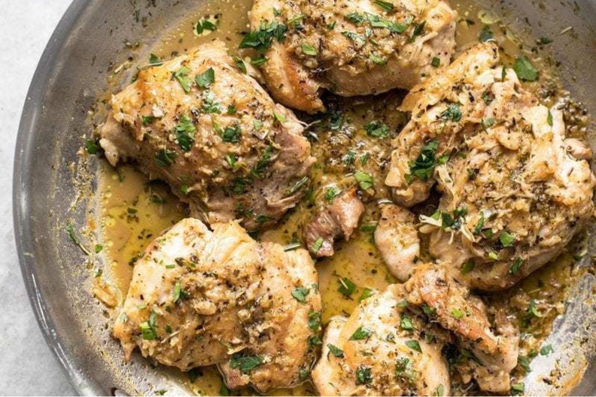 Skillet-cooked Chicken Thighs with Herbs