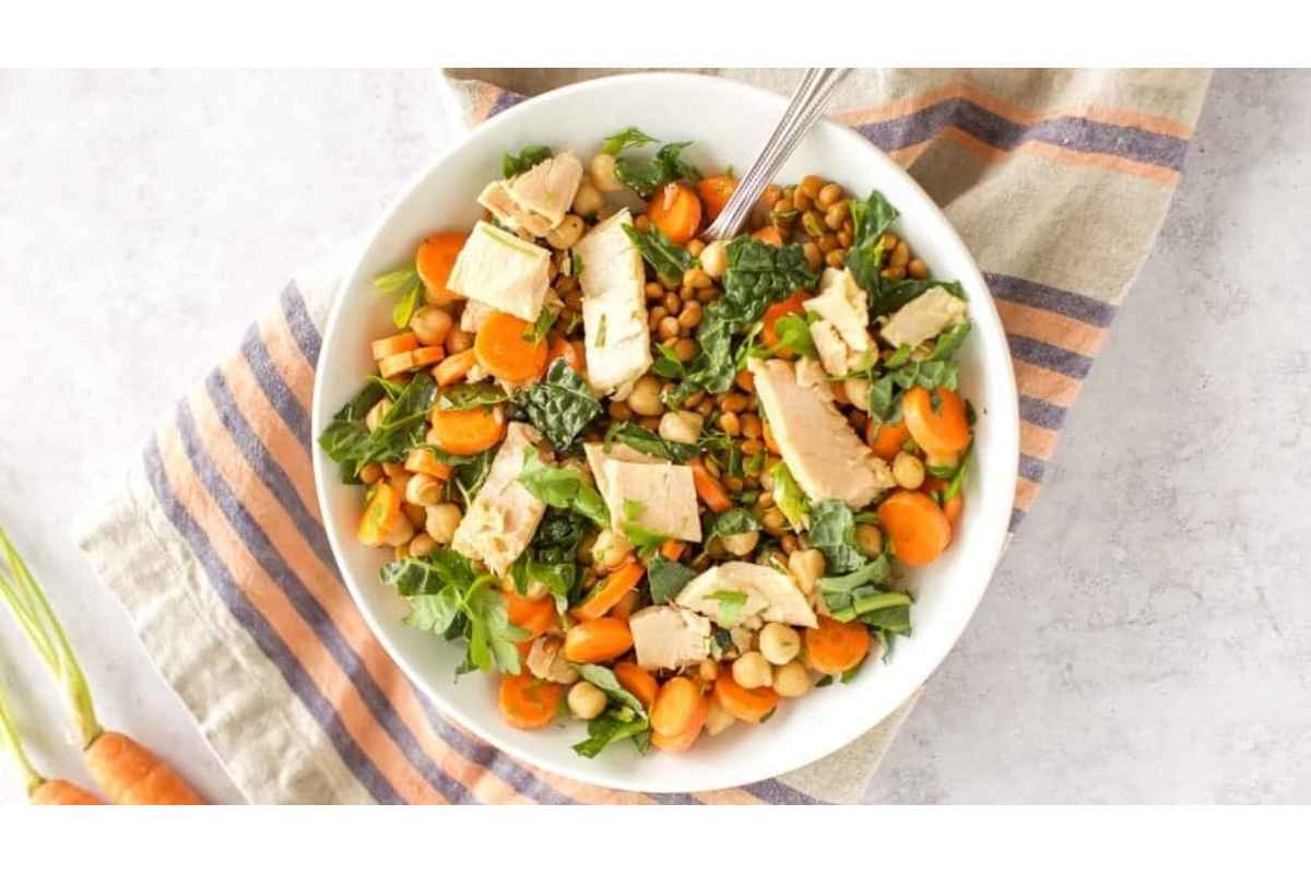 A high protein chicken and lentil salad packed with healthy carrots and energizing chickpeas, perfect for nutritious lunches.