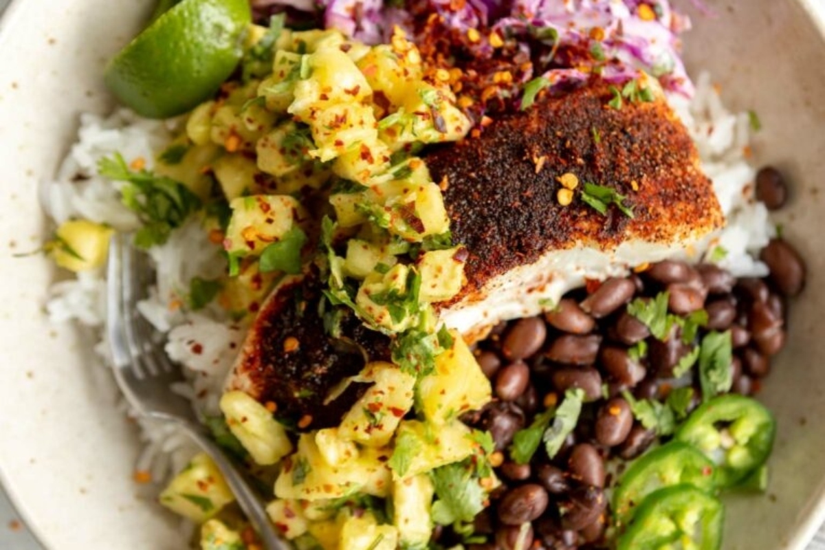 A refreshing recipe of black bean and pineapple rice.