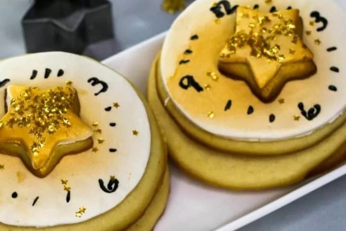 Two cookies with a star on top of them.