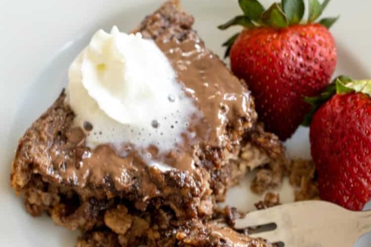 Baked oats with nutella and strawberry.