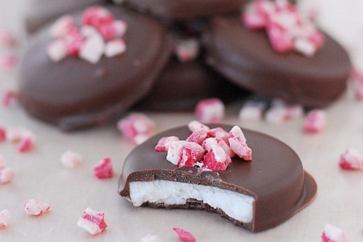 Delicious chocolate peppermint candy canes with a festive sprinkle of peppermint. Perfect for holiday cookies or peppermint recipes!