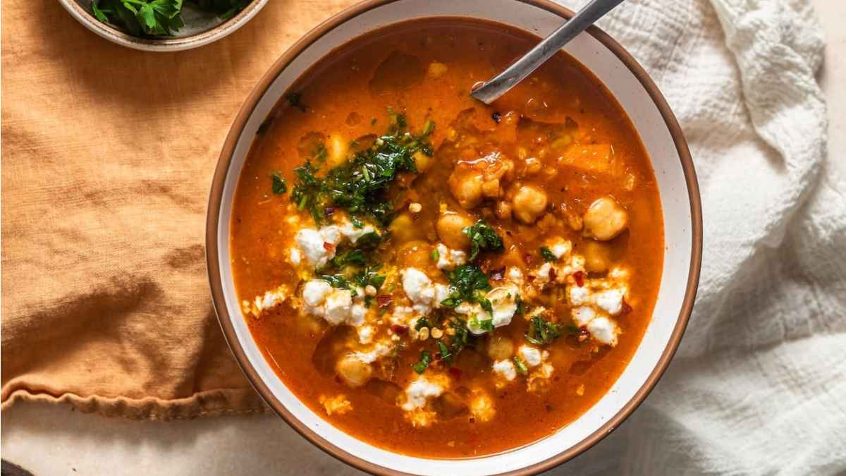 Chickpea soup in a bowl.