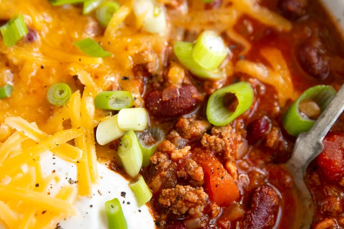 Chili recipes with cheese and sour cream.