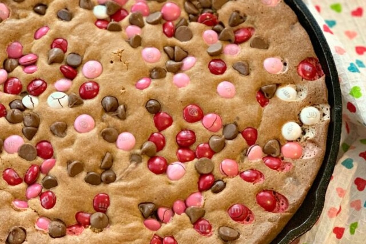 Valentine's Day pan cookies.
