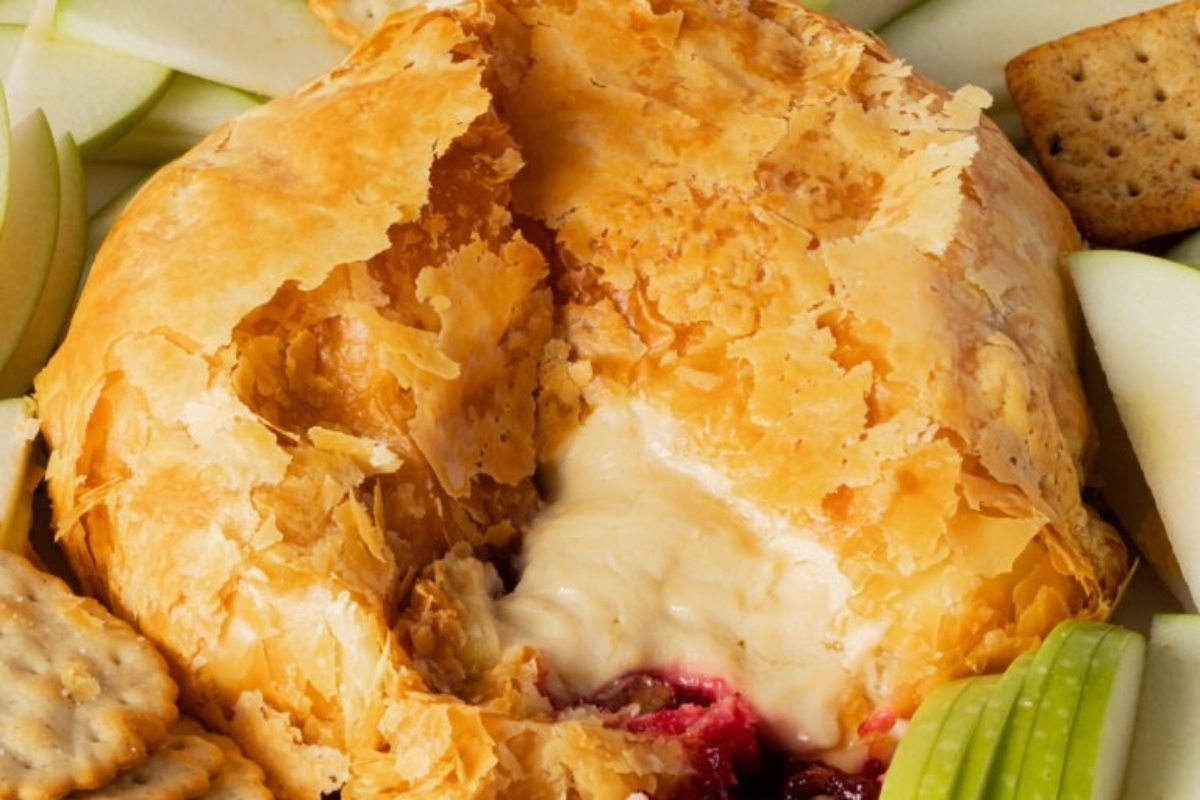 A Cranberry Snack Recipe featuring a plate with crackers and cheese.
