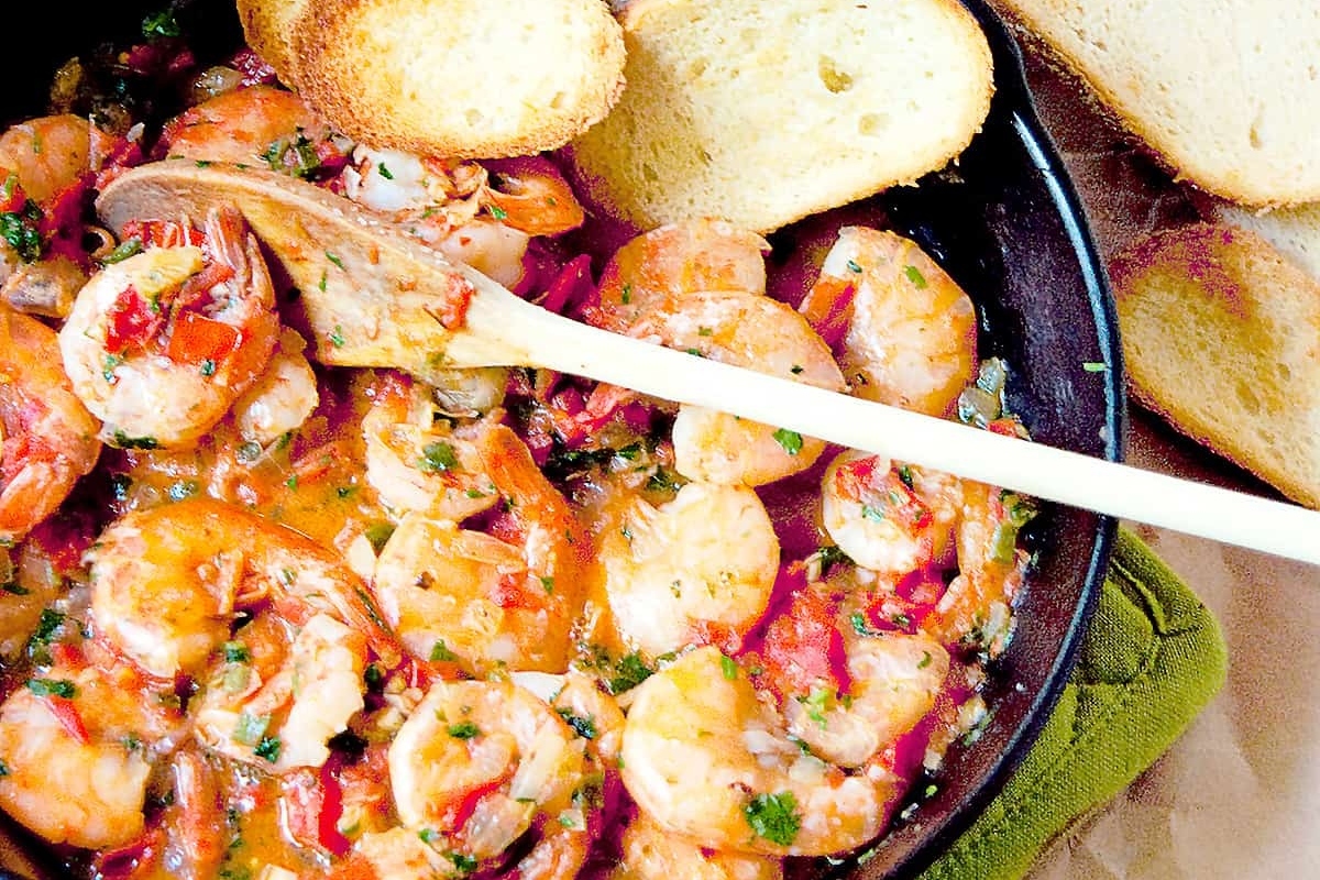 Shrimp skillet with bread and tomatoes, a delicious option for shrimp dinners.