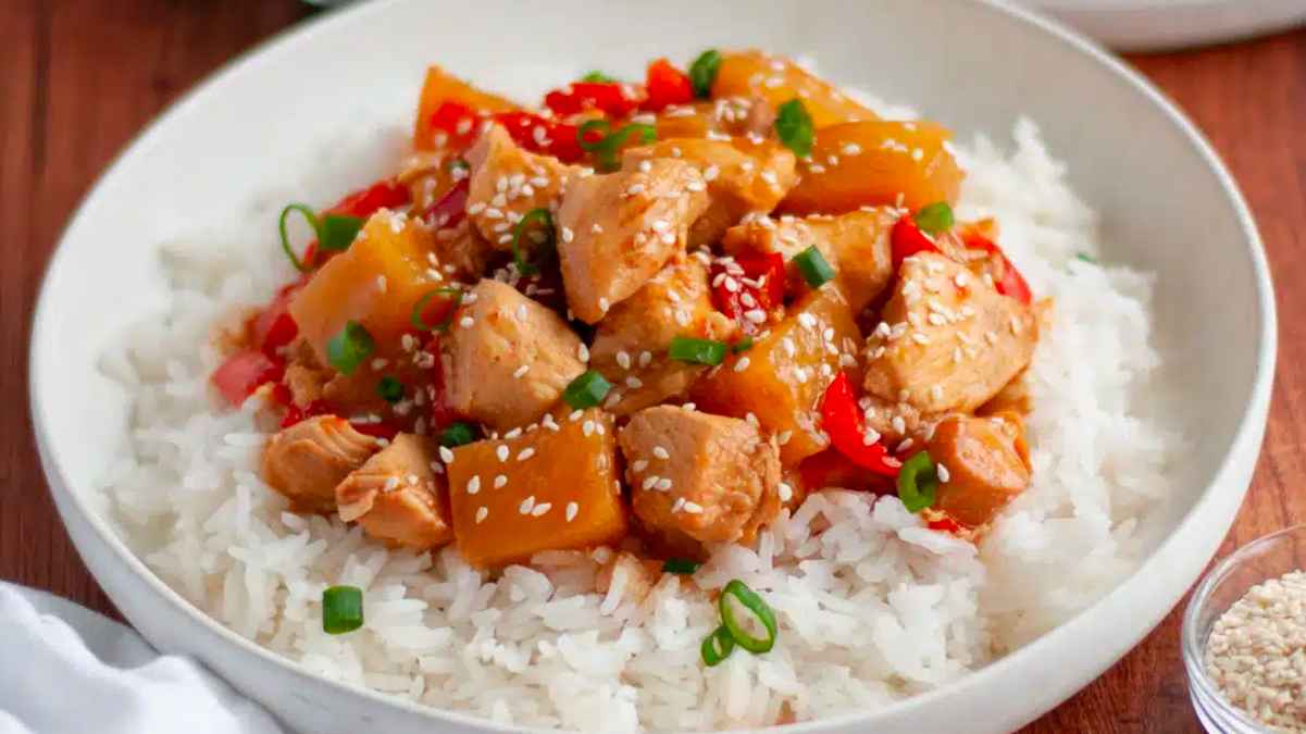 A bowl of flavorful chicken stir fry with rice and peppers, perfect for chicken dinners.