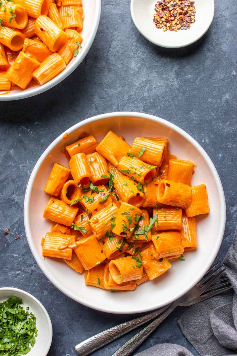 A quick and easy recipe for a plate of pasta with parmesan cheese and parsley, inspired by Gigi Hadid.