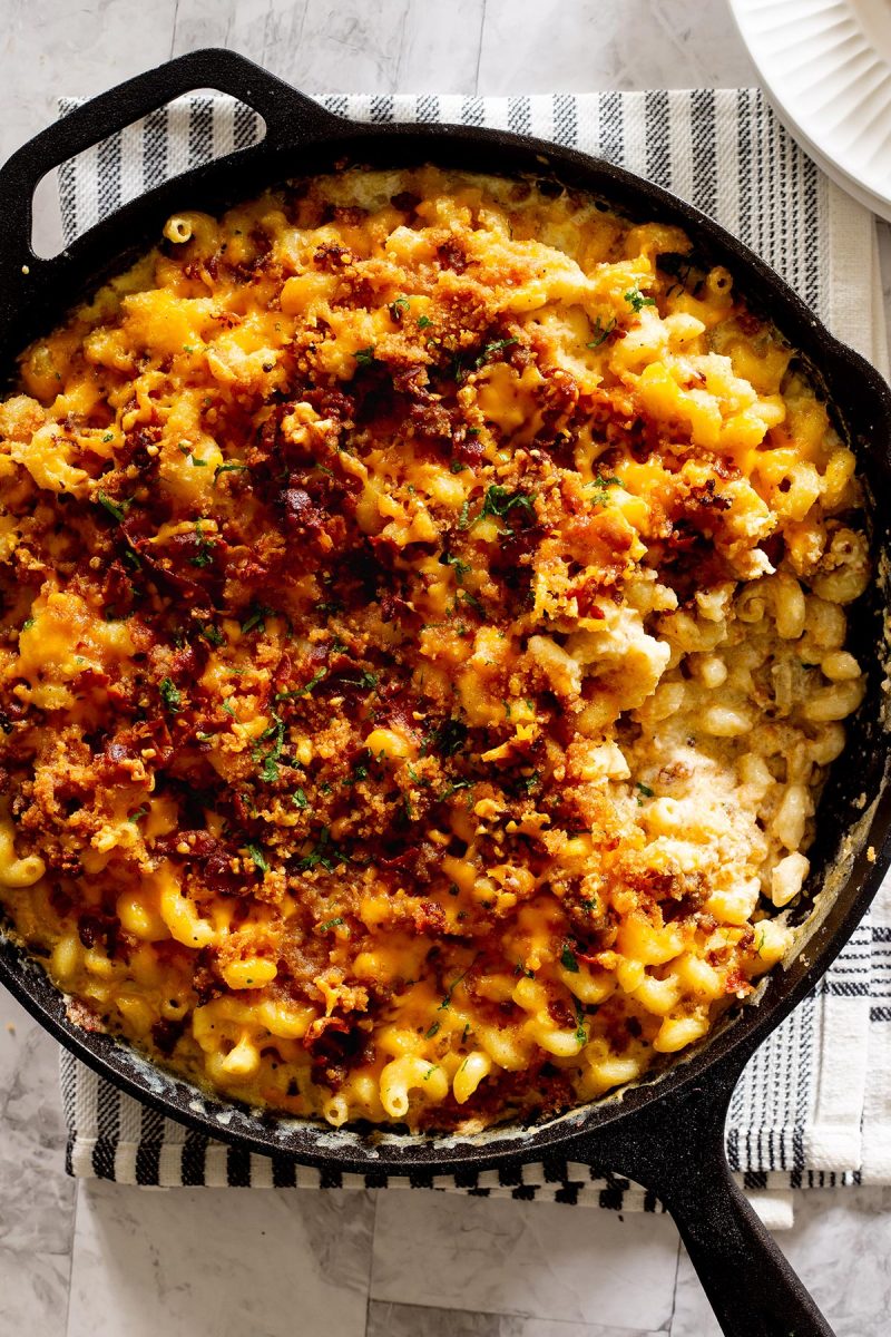 A skillet filled with loaded mac and cheese.