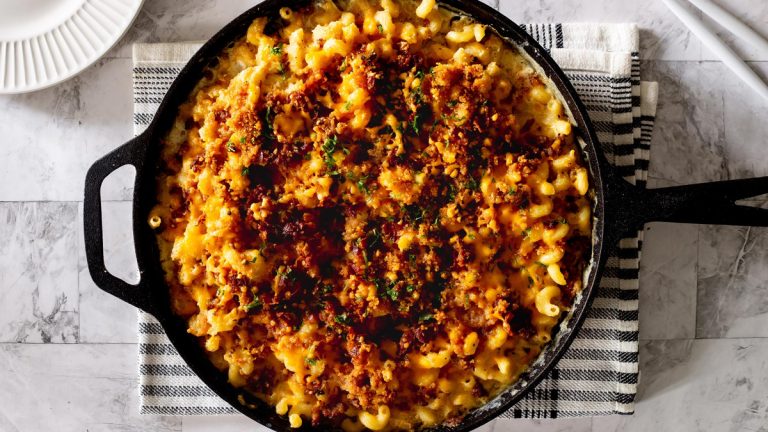 A loaded skillet of macaroni and cheese.