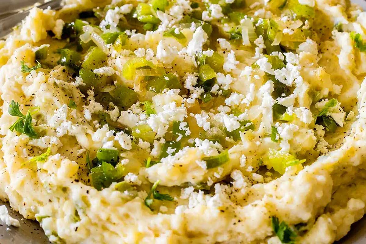Keywords: Mashed Potatoes

Description: A creamy bowl of mashed potatoes, perfectly seasoned and topped with a sprinkle of feta cheese.