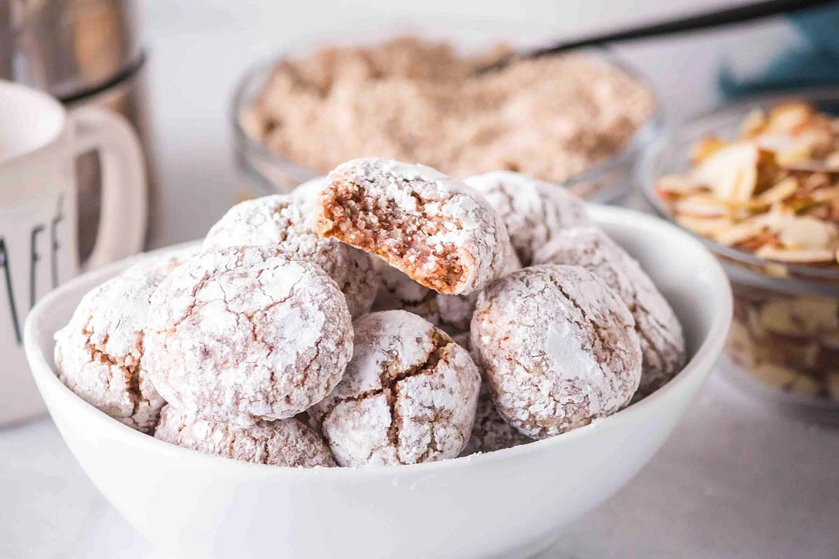 Italian Amaretti Cookies. 