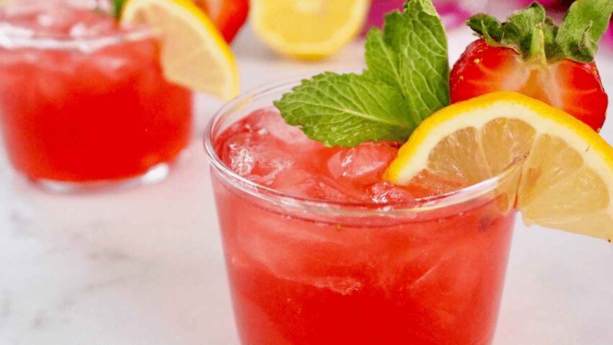 Best Pink Lemonade Vodka Cocktail.
