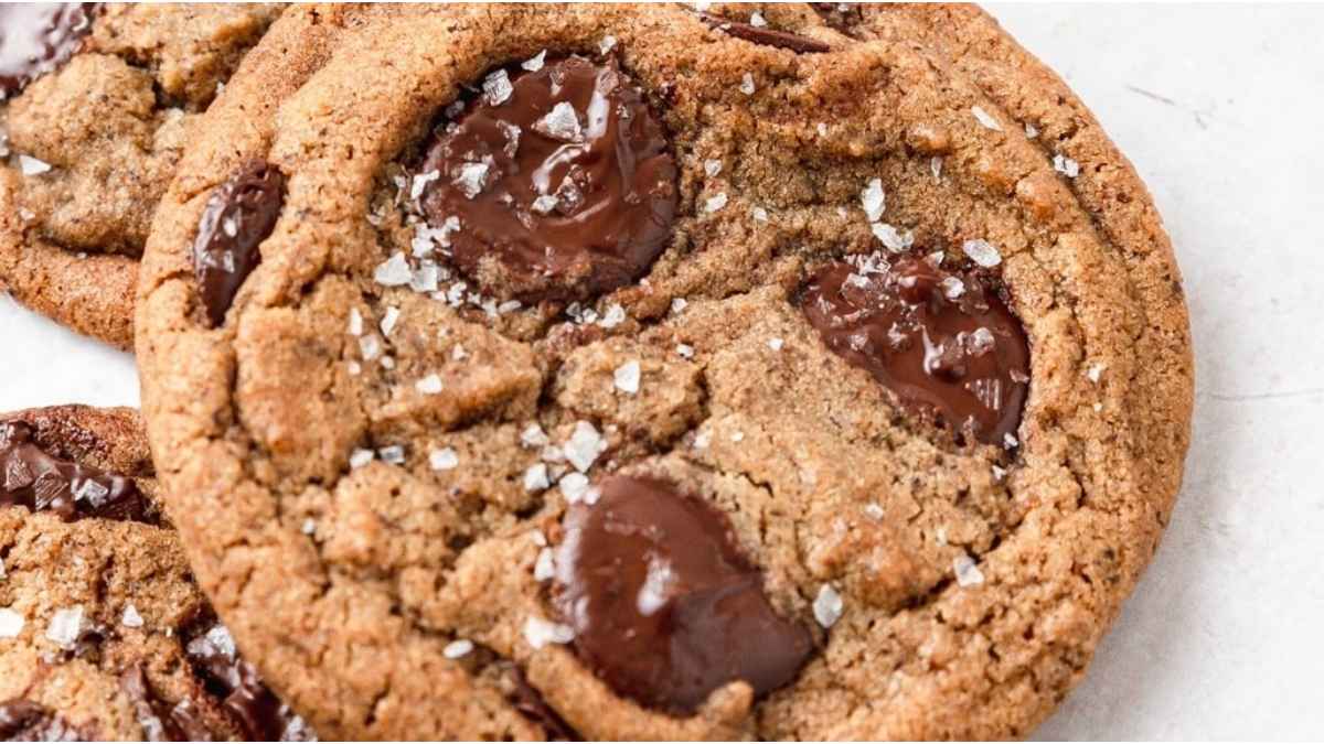 brown butter espresso chocolate chip cookies. 