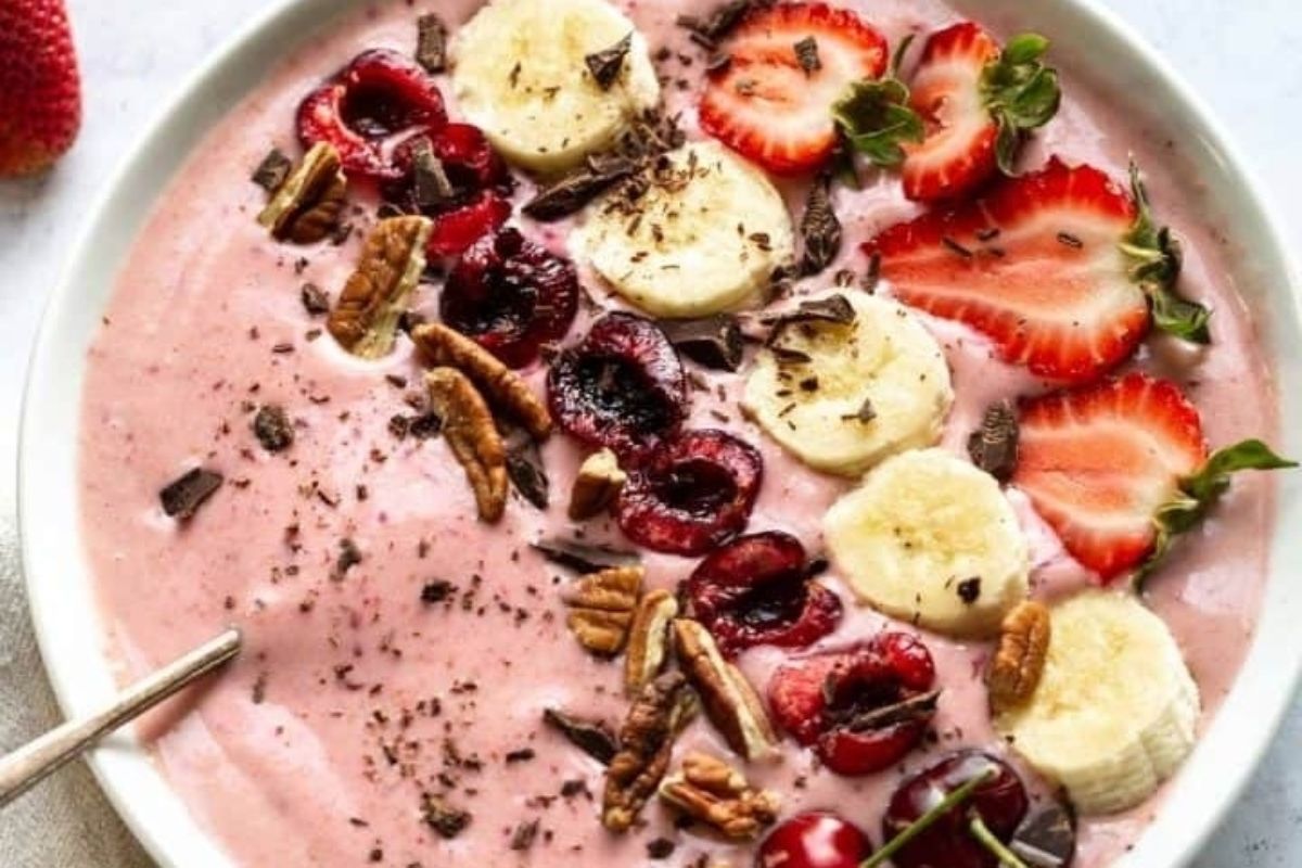 Cherry Cheesecake Smoothie Bowl