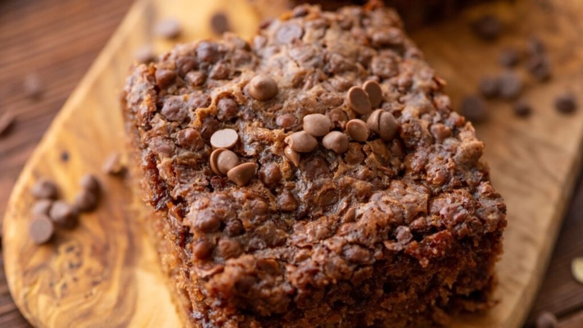 Chocolate No Frost Oatmeal Cake. 