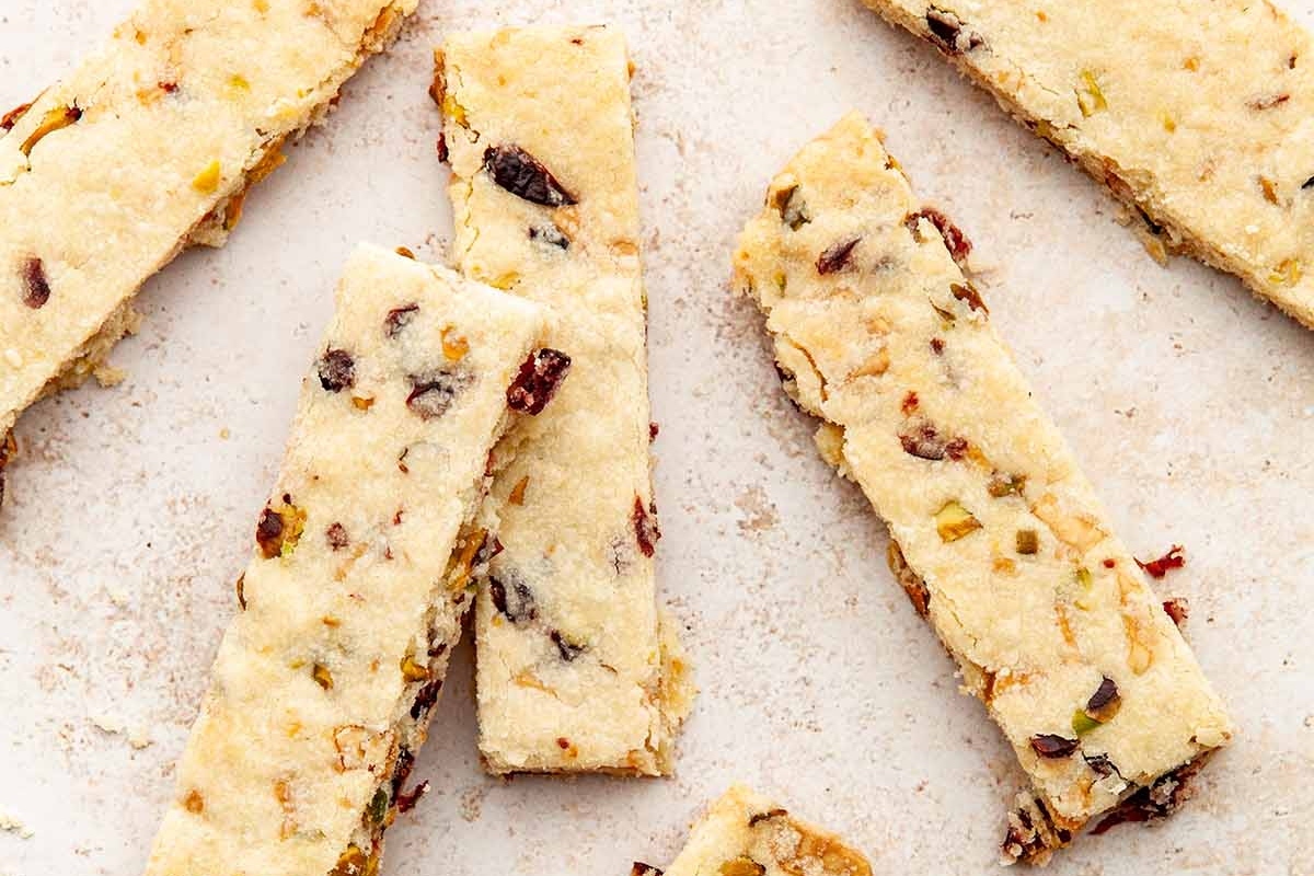 Cranberry and pistachio granola bars.