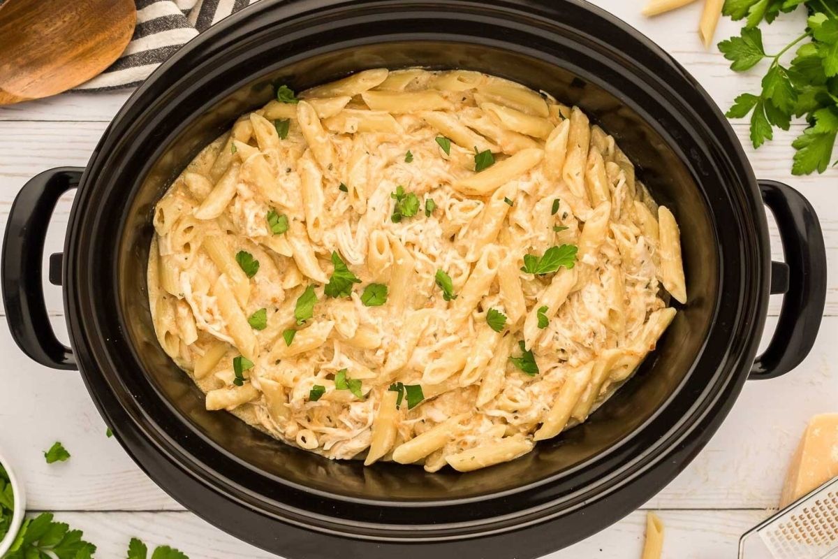Crockpot Garlic Parmesan Chicken Pasta