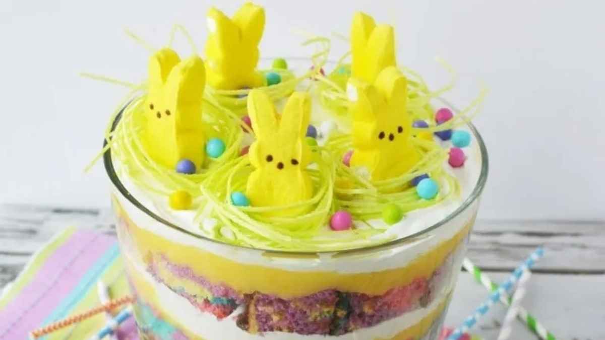 Cutest Easter Trifle Dessert. 