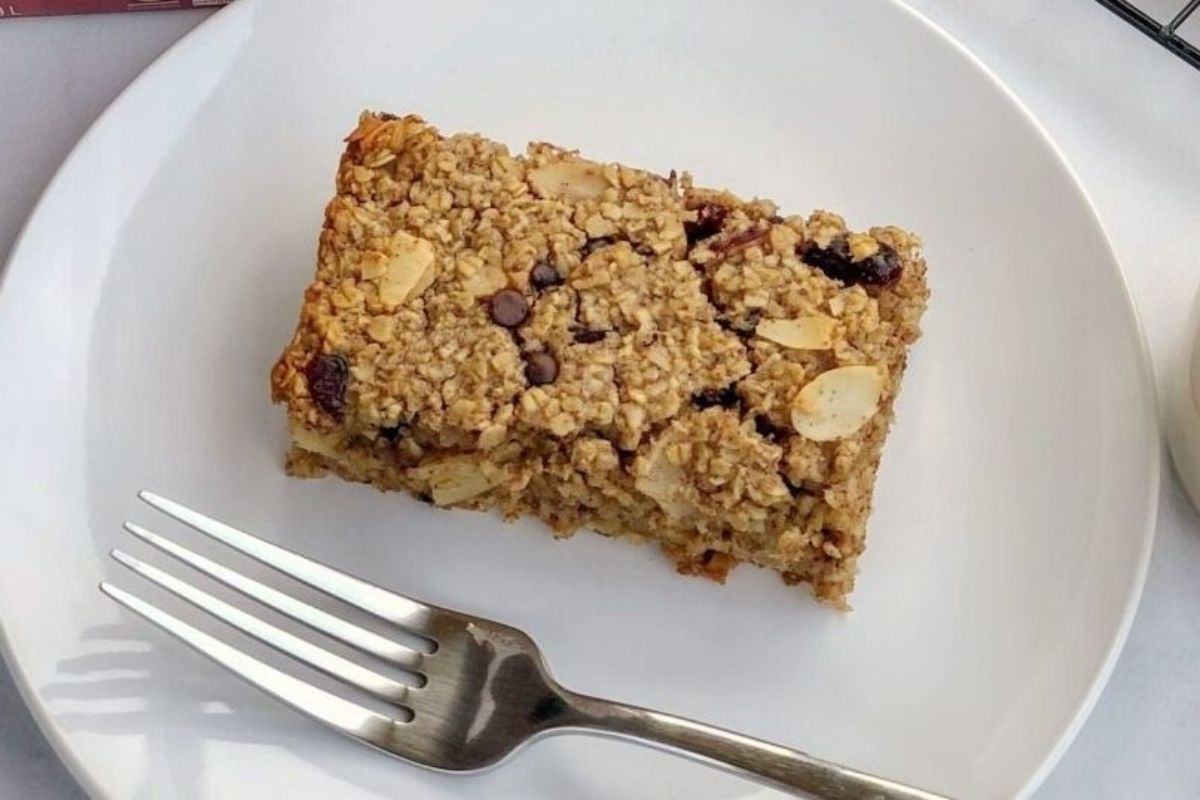 Dairy-Free Baked Oatmeal Bars. 