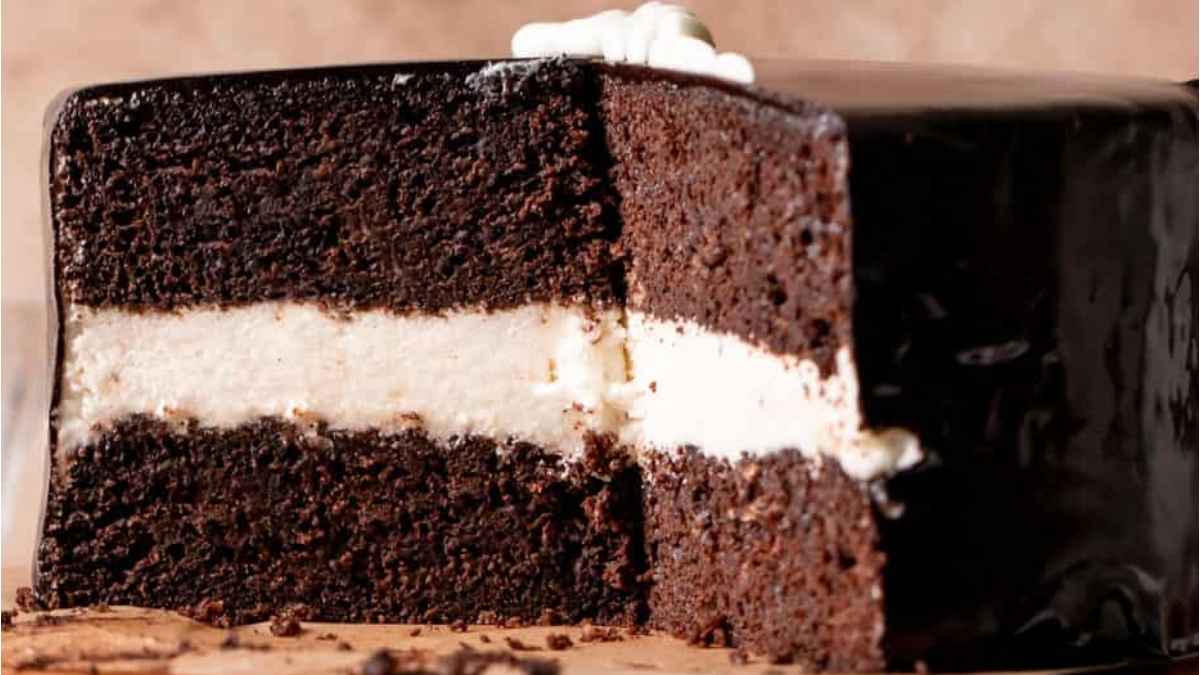 Ding Dong Cake With Cream Filling.