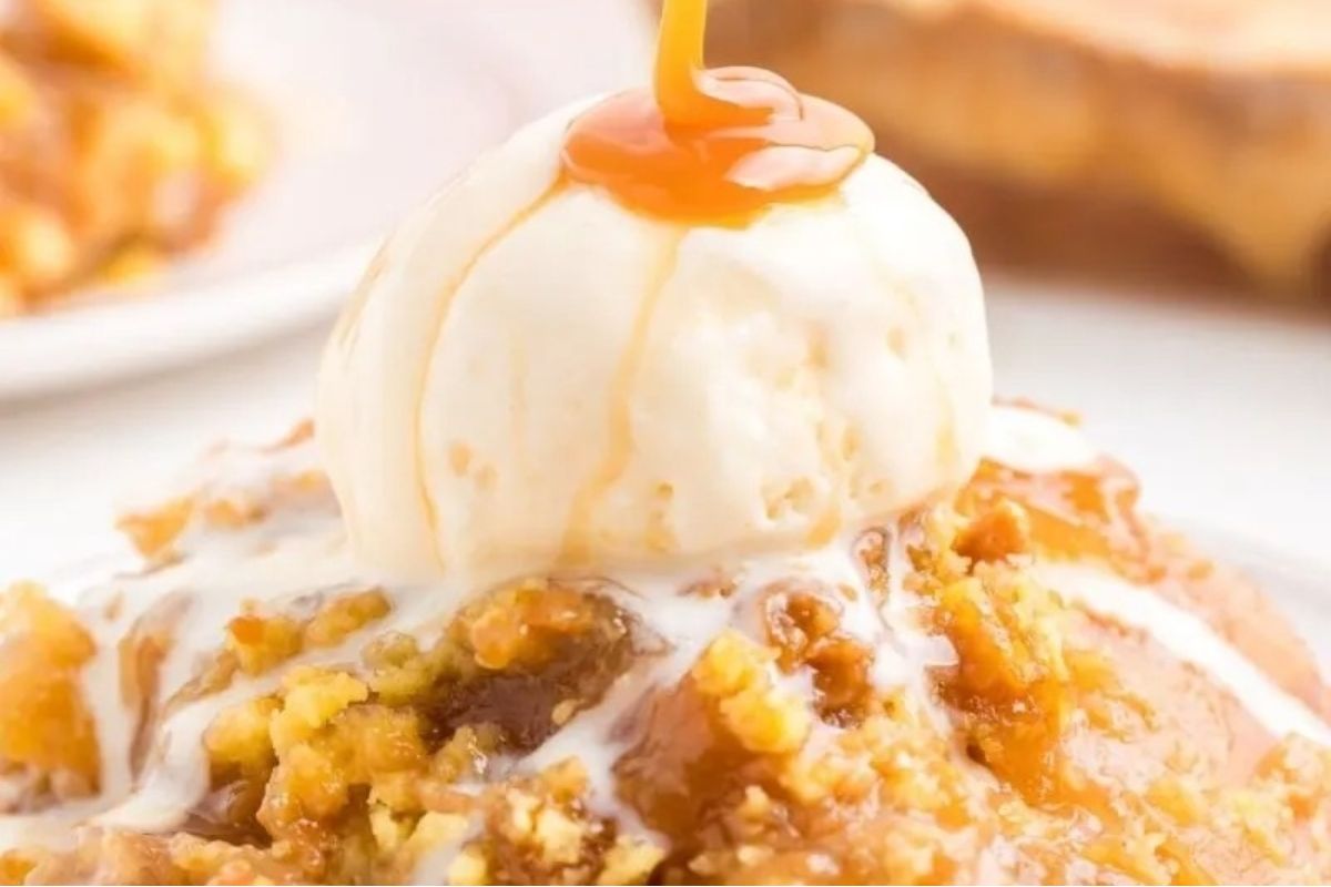 Easy Caramel Apple Dump Cake