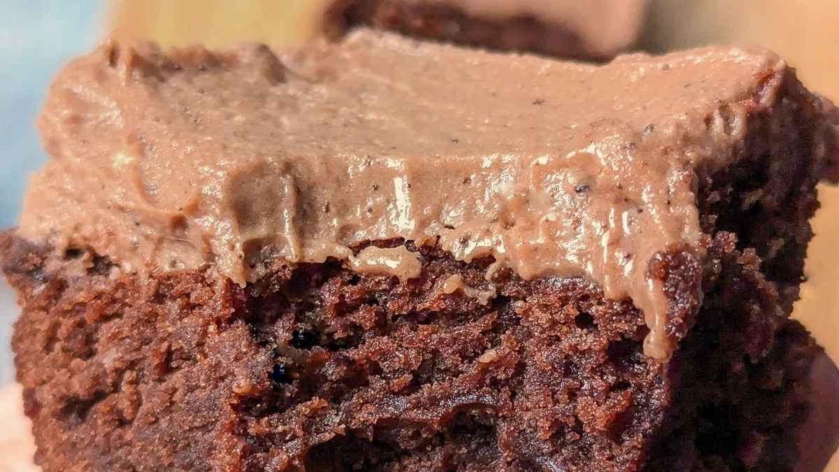 Easy Cream Cheese Frosting for Brownies.