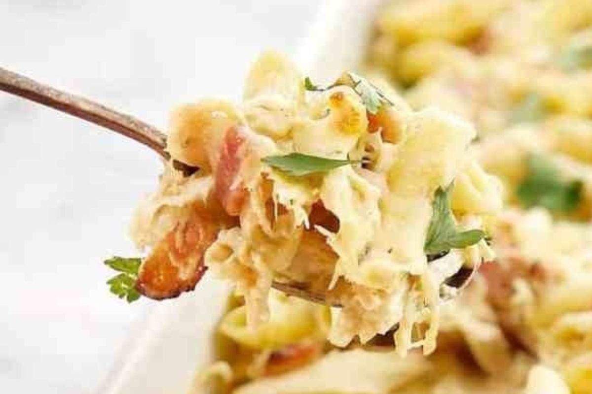 Easy Creamy Chicken Pasta Bake