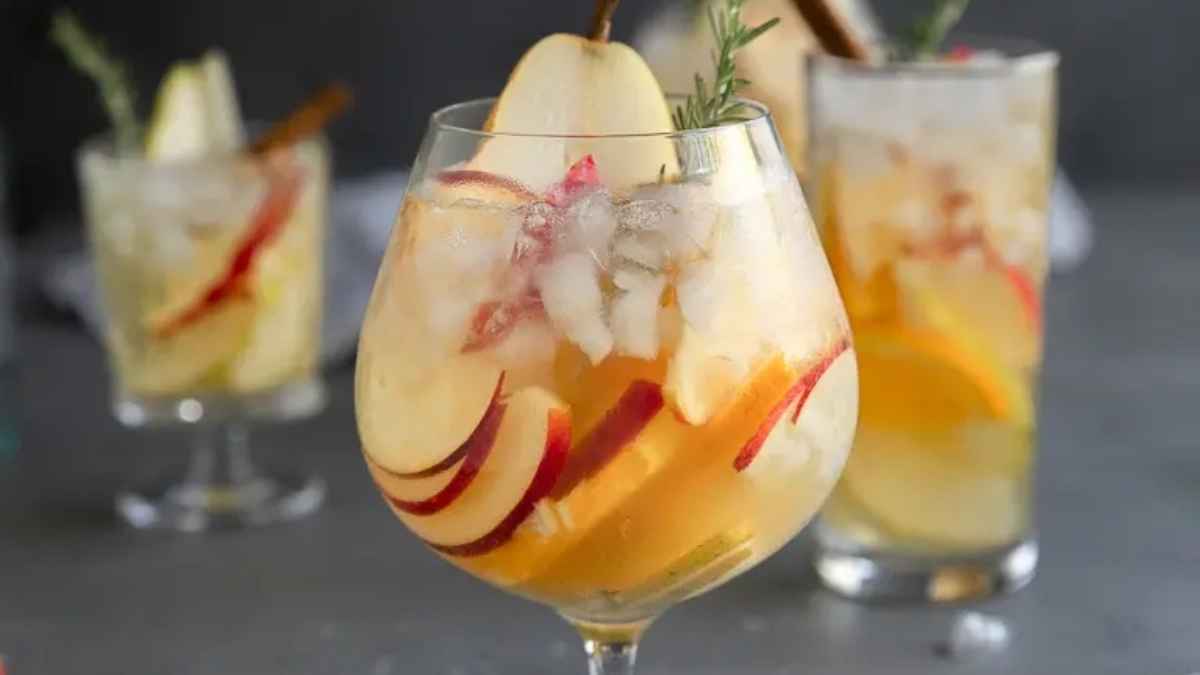 Easy Fall Sangria.