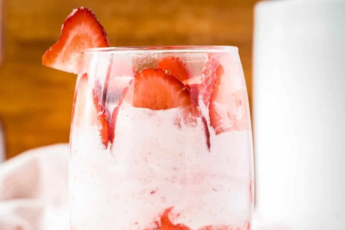 Easy Fresh Strawberry Mousse