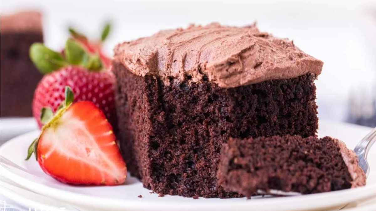 Easy Mayonnaise Cake.