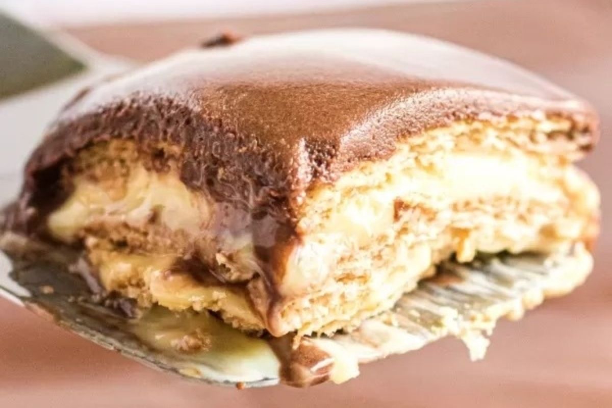 Easy No Bake Chocolate Eclair Cake
