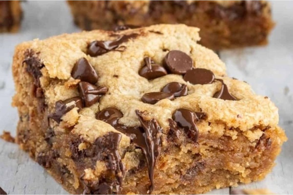 Easy Peanut Butter Chocolate Chip Bars
