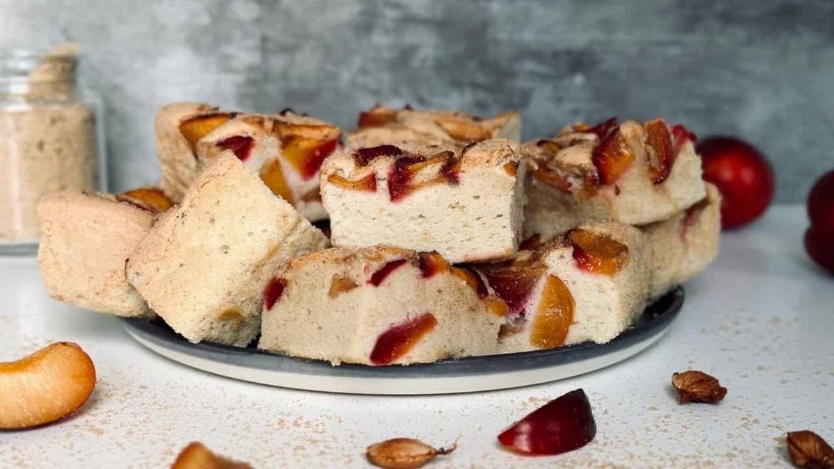 Easy Plum Cake With Meringue Dough (No Baking Powder). 
