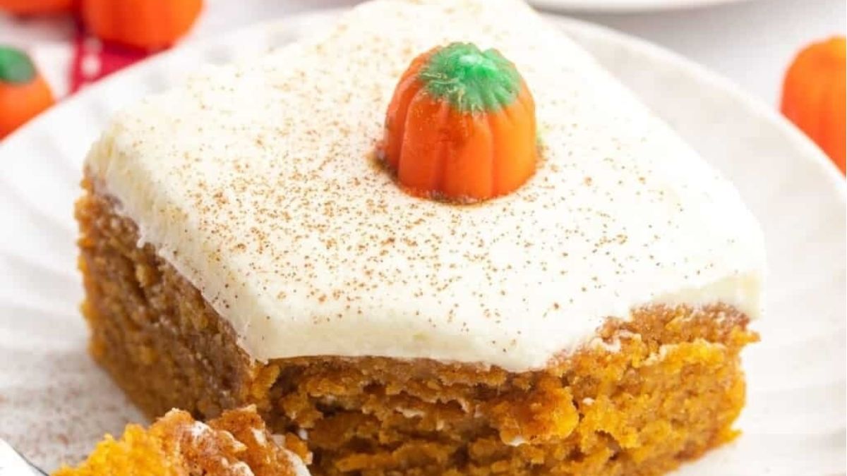 Easy Pumpkin Cake Recipe. 