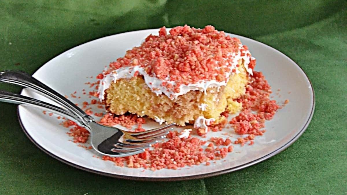 Easy Strawberry Scooter Crunch Cake.