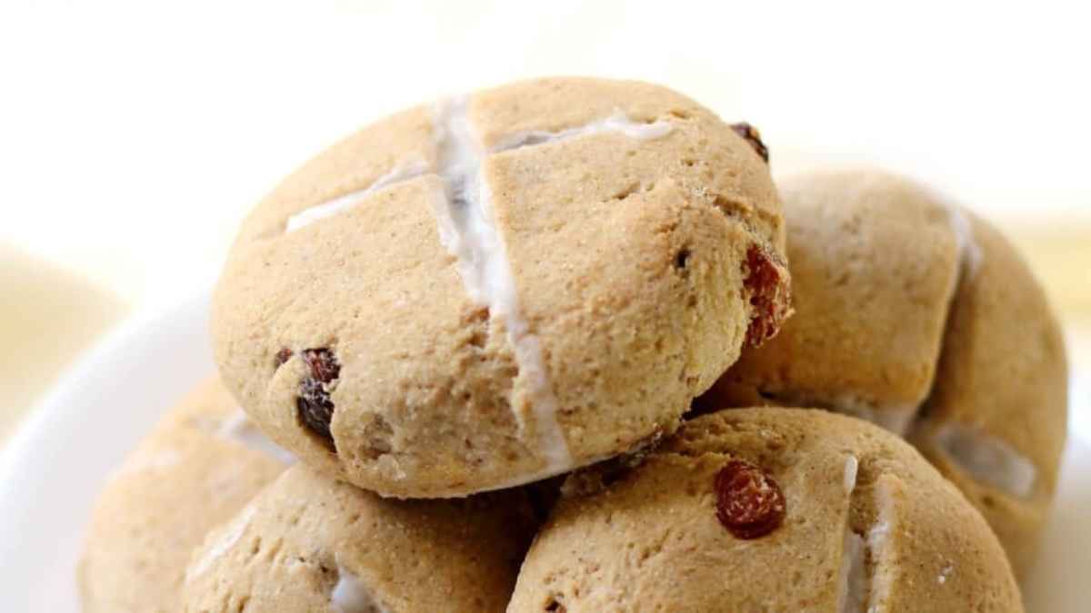 Gluten-Free Hot Cross Buns (Vegan, Allergy-Free).