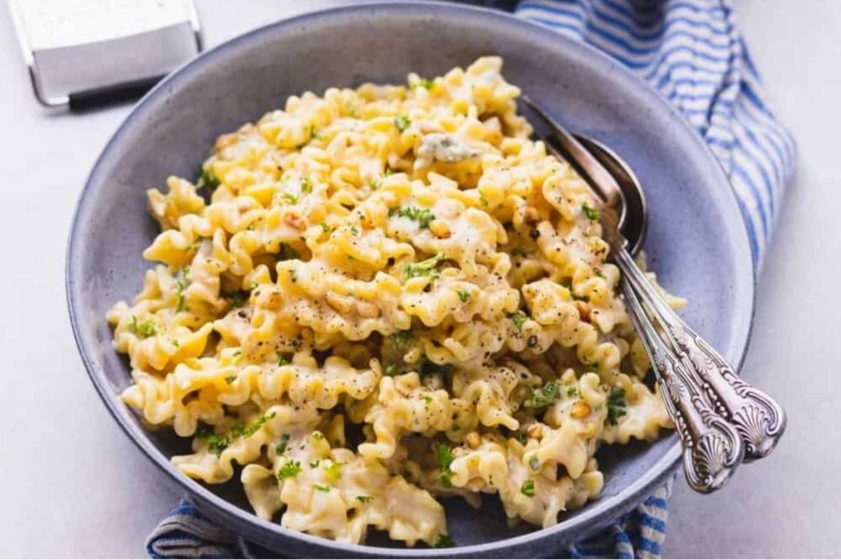 Gorgonzola Pasta With Pine Nuts
