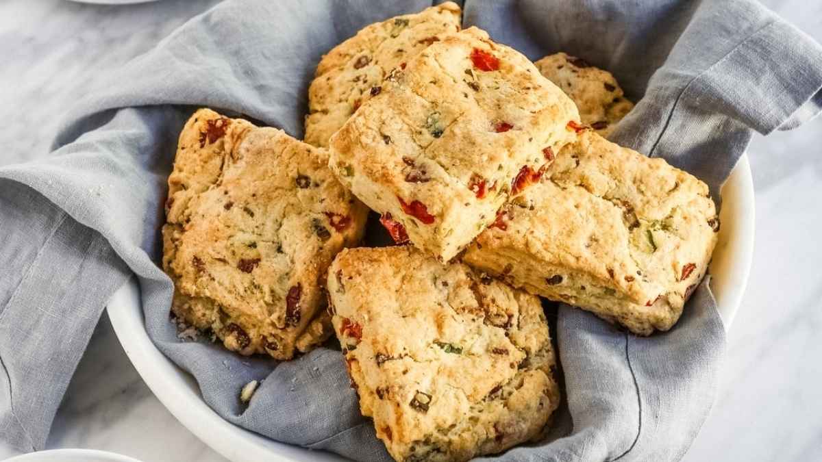 Homemade Biscuits With Cheddar and Bacon. 