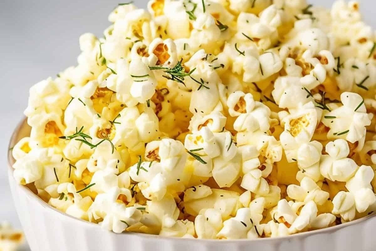 Homemade Dill Pickle Popcorn