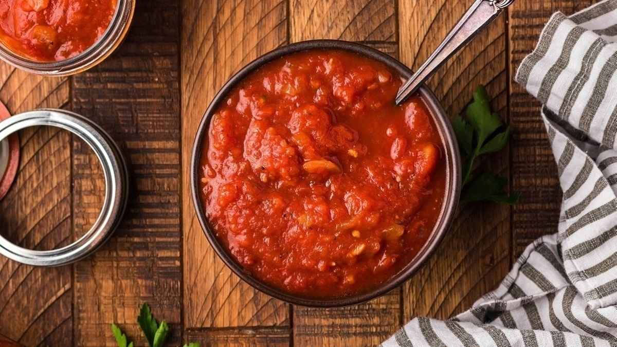 Homemade Italian Garlic Marinara Sauce. 