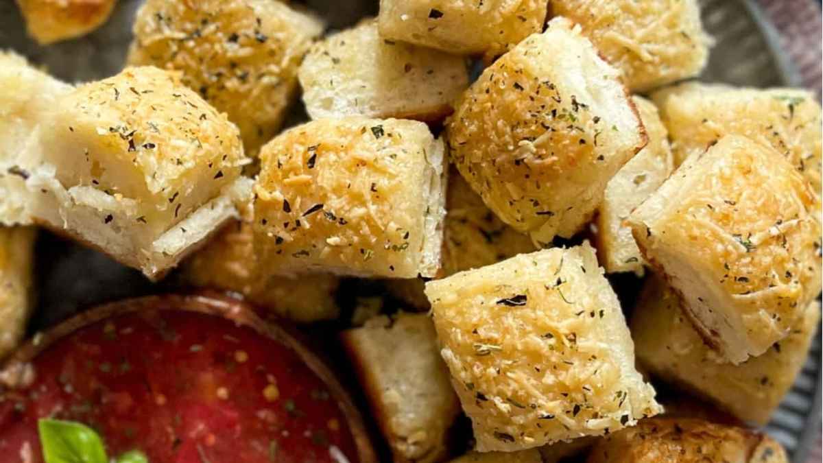 How To Make Garlic Parmesan Bread Bites. 